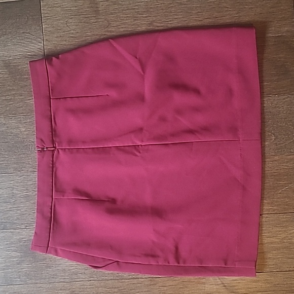 Dynamite Fushia Mini Skirt - Size Small - Picture 2 of 4
